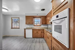 2463 Derbyshire Rd, Cleveland Heights, OH 44106 - Photo 14