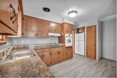 2463 Derbyshire Road, Cleveland Heights, OH 44106 - Photo 16