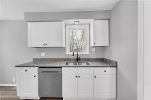 16210 Judson Dr, Loveland, OH 44128 - Photo 10