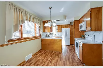 3917 Crestwood Street NW, Canton, OH 44708 - Photo 10