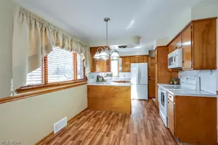 3917 Crestwood St NW, Canton, OH 44708 - Photo 10