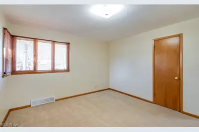 3917 Crestwood Street NW, Canton, OH 44708 - Photo 16