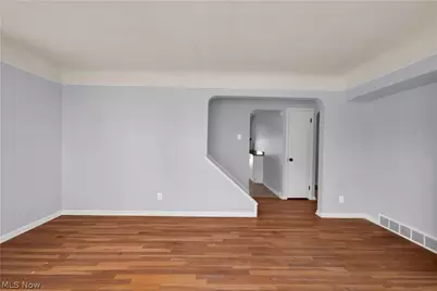 434 Acacia Drive, Willowick, OH 44095 - Photo 8