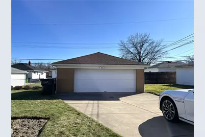 12416 Eastwood Boulevard, Garfield Heights, OH 44125 - Photo 4
