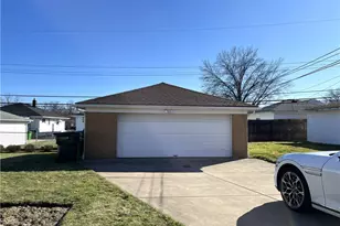 12416 Eastwood Blvd, Garfield Heights, OH 44125 - Photo 4
