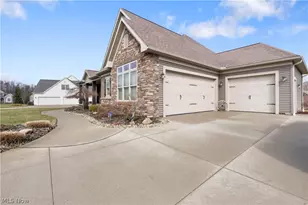 436 Heatherby Ln NE, Hartville, OH 44632 - Photo 2