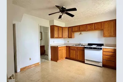 1304 Lakeshore Boulevard, Akron, OH 44301 - Photo 6