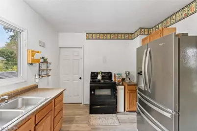 38 Walnut Court, Mogadore, OH 44260 - Photo 2