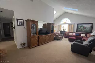 1151 Surrey Point Dr, Warren, OH 44484 - Photo 4