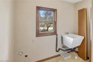 380 N Ridge Road W, Lorain, OH 44053 - Photo 10