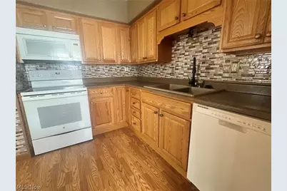 417 Otis Court SE, Girard, OH 44420 - Photo 4