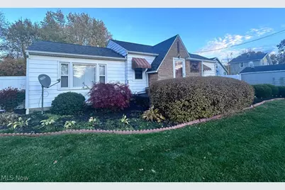 417 Otis Court SE, Girard, OH 44420 - Photo 2