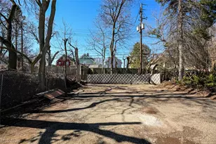 868 N Main St, Akron, OH 44310 - Photo 4