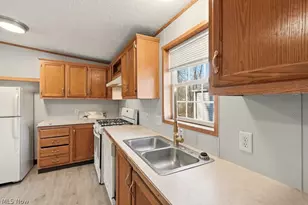 6805 Henderson Rd, Ravenna, OH 44266 - Photo 14