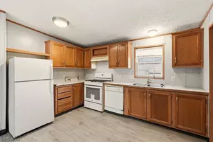 6805 Henderson Rd, Ravenna, OH 44266 - Photo 12