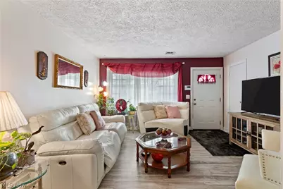 2317 40th Street NE, Canton, OH 44705 - Photo 6