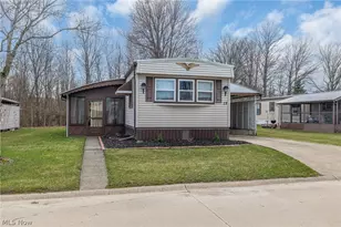 19 Sycamore Dr, Olmsted Twp, OH 44138 - Photo 2