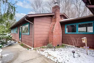 684 Sherwood Dr, Aurora, OH 44202 - Photo 2