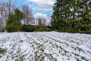 684 Sherwood Dr, Aurora, OH 44202 - Photo 4