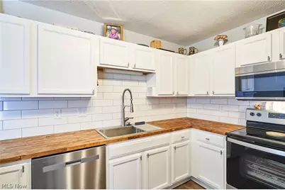 329 Spruce Street, Barberton, OH 44203 - Photo 8