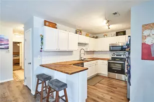 329 Spruce St, Barberton, OH 44203 - Photo 6