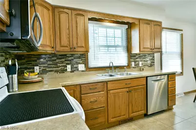 8536 Four Seasons Trail, Youngstown, OH 44514 - Photo 16