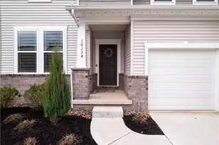10134 Rosalee Ln, Strongsville, OH 44136 - Photo 2