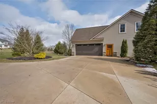 11295 Sutton Pl, Chardon, OH 44024 - Photo 4