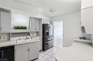 275 N Portage Path, Akron, OH 44303 - Photo 12