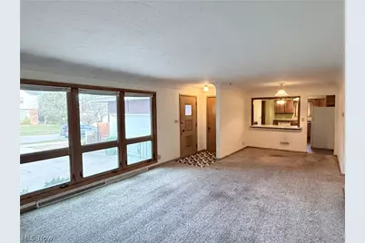 5817 Queens Highway, Parma Heights, OH 44130 - Photo 2
