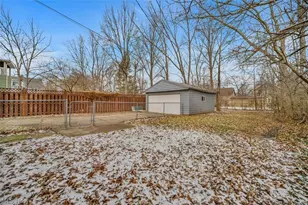 3327 Bradford Rd, Cleveland Heights, OH 44118 - Photo 8