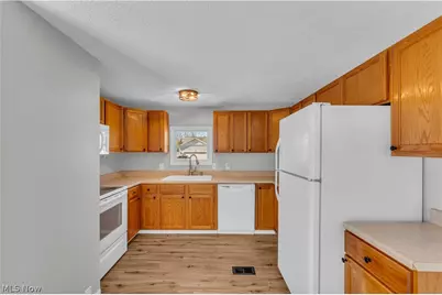 479 Stallion Court, LaGrange, OH 44050 - Photo 8