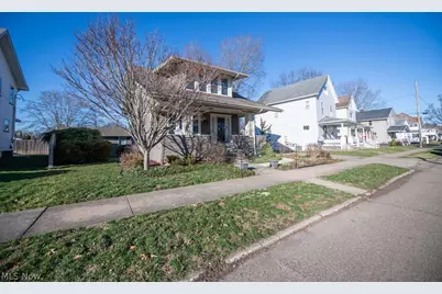 329 Park Avenue NW, New Philadelphia, OH 44663 - Photo 2