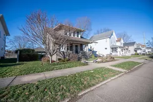 329 Park Ave NW, New Philadelphia, OH 44663 - Photo 2