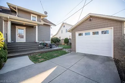 329 Park Avenue NW, New Philadelphia, OH 44663 - Photo 8