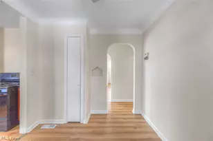 25671 Farringdon Ave, Euclid, OH 44132 - Photo 8