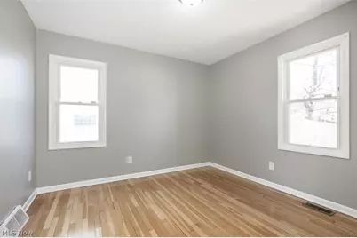 20021 Green Oak Drive, Euclid, OH 44117 - Photo 10