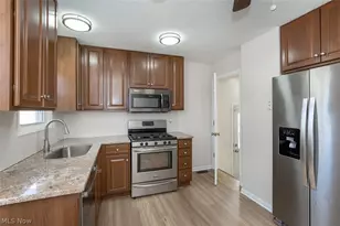 20021 Green Oak Dr, Euclid, OH 44117 - Photo 6