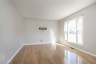 20021 Green Oak Dr, Euclid, OH 44117 - Photo 2