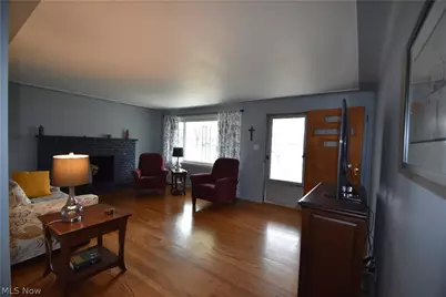 1038 Zander Drive, Youngstown, OH 44511 - Photo 4