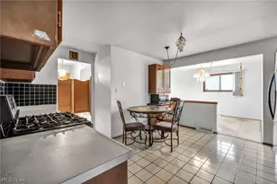 24419 Ronan Rd, Huber Heights, OH 44146 - Photo 6