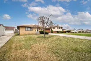 24419 Ronan Rd, Huber Heights, OH 44146 - Photo 4