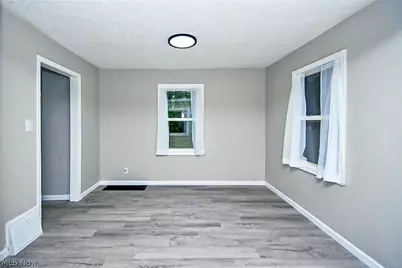 542 Montgomery Street, Akron, OH 44305 - Photo 6