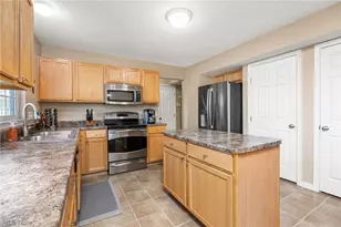 2664 Day Lily Ln, Medina, OH 44256 - Photo 8