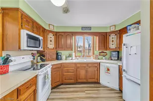 10273 E River Rd, Elyria, OH 44035 - Photo 8