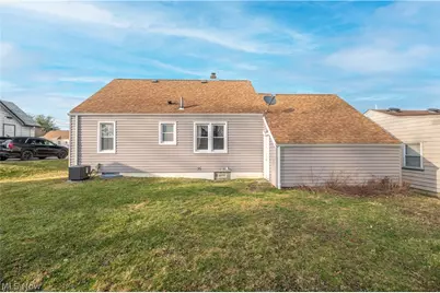 60 Renee Drive, Struthers, OH 44471 - Photo 8