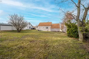 60 Renee Dr, Struthers, OH 44471 - Photo 8