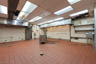 2729 Cleveland Avenue NW, Canton, OH 44709 - Photo 30