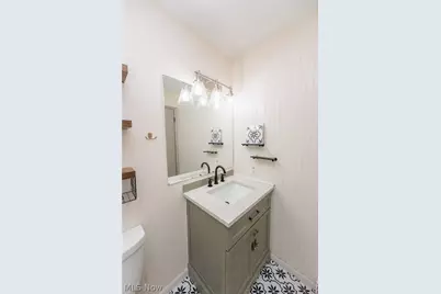 1010 Royal Drive, Amherst, OH 44001 - Photo 12