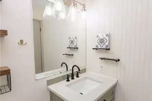 1010 Royal Dr, Amherst, OH 44001 - Photo 12